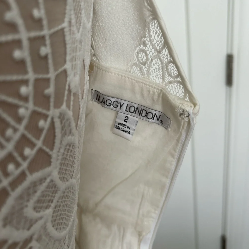 Elegant White Lace Dress - Picture 3 of 5